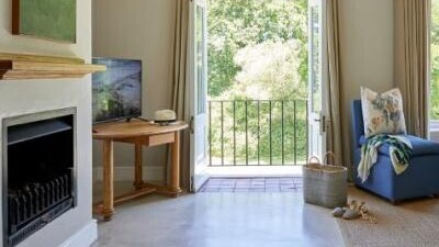  Signature Riverside Room